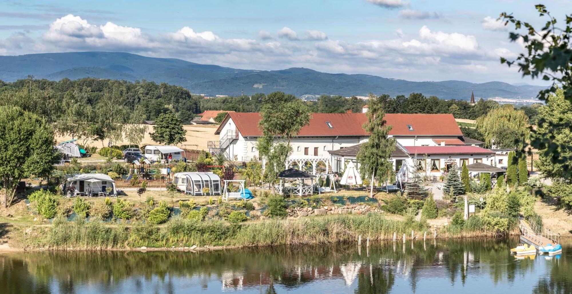 Forteca, Pokoje Goscinne Nad Stawem Dzierżoniów エクステリア 写真