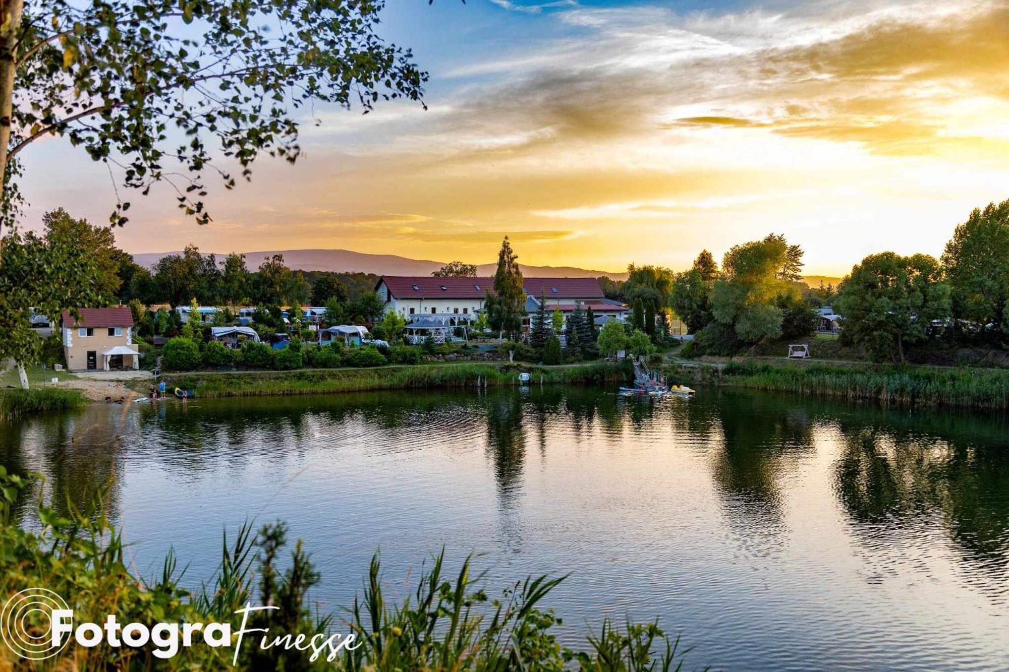 Forteca, Pokoje Goscinne Nad Stawem Dzierżoniów エクステリア 写真